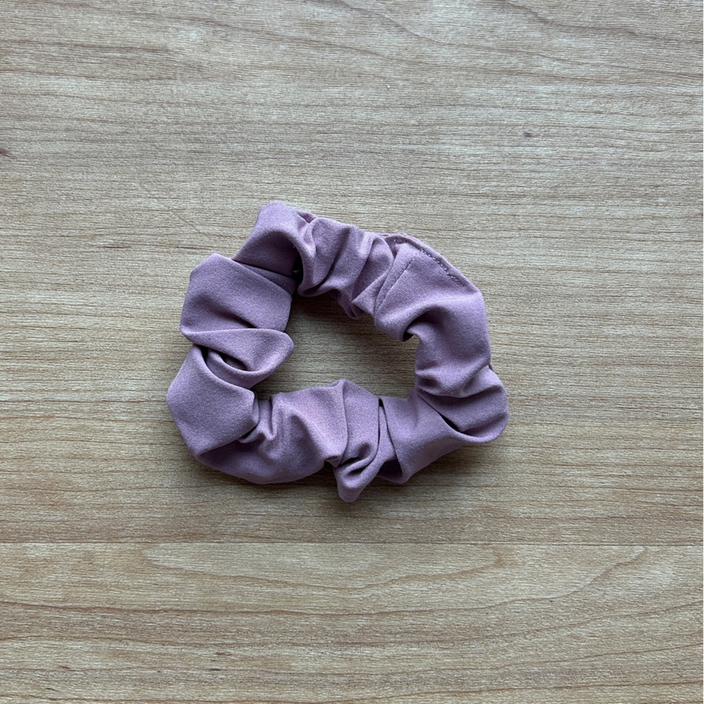 NWOT lululemon Scrunchie (Mauve)